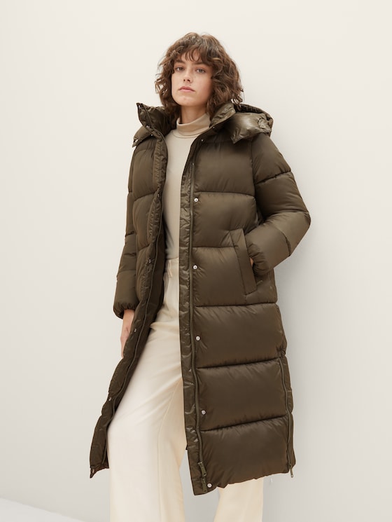 Puffer coat with a hood
