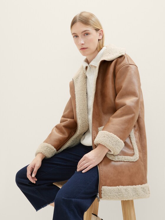 Reversible coat in a Shearling look