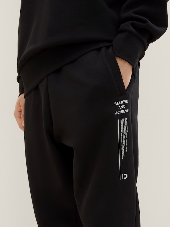 Jogging bottoms with a logo print