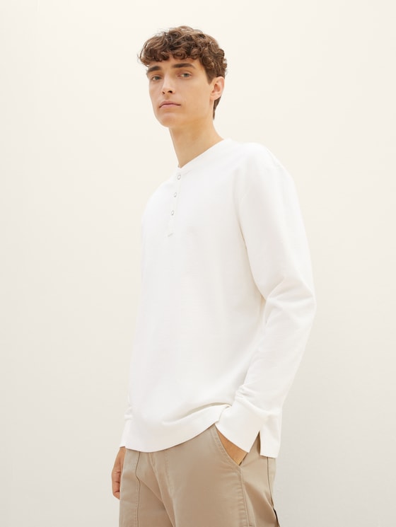 Henley long-sleeved T-shirt with texture