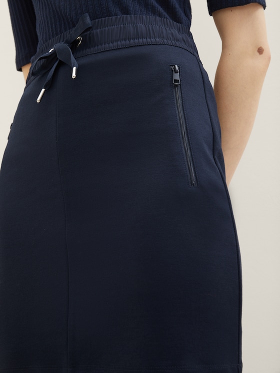 Skirt with pockets