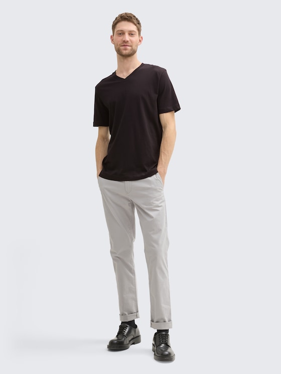 Basic T-Shirt im 2er-Pack mit V-Ausschnitt von Men, Black