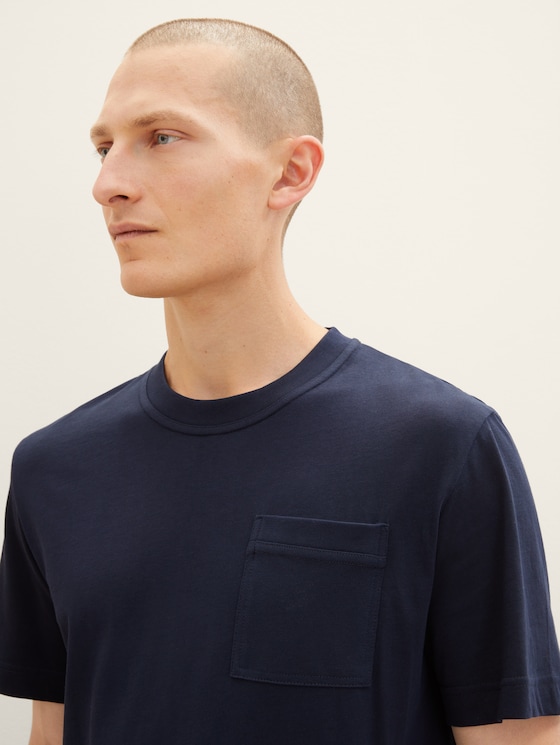 T-Shirt with a chest pocket