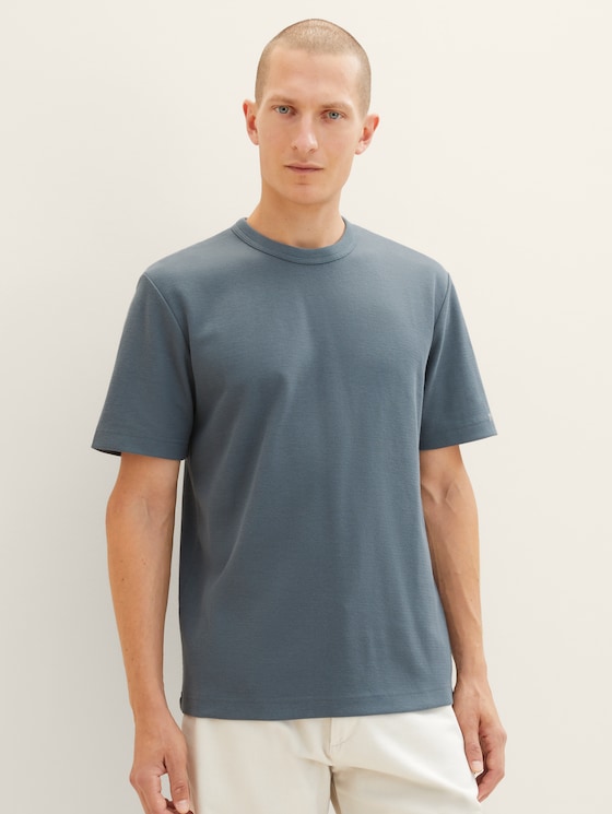 T-shirt with texture