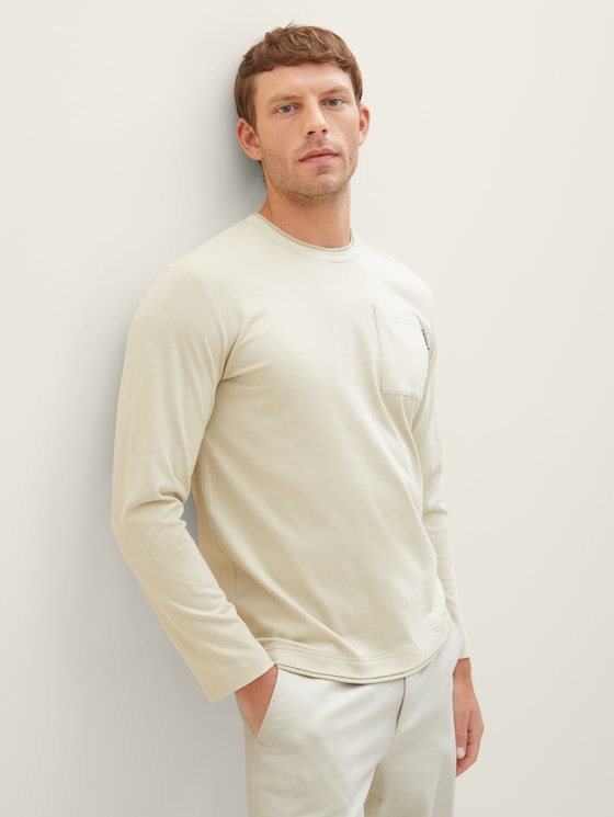 Long-sleeved shirt with a chest pocket