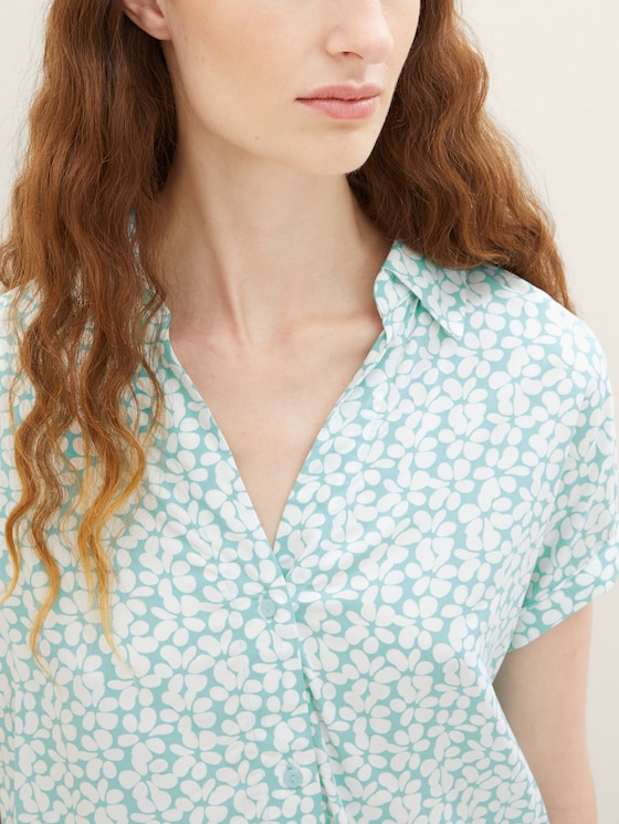 Patterned short-sleeved blouse