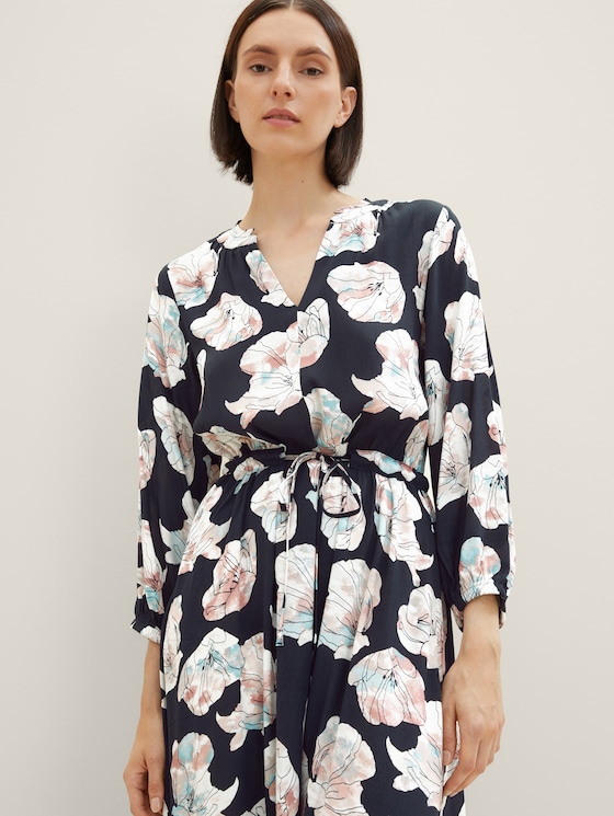 Patterned dress with flounces