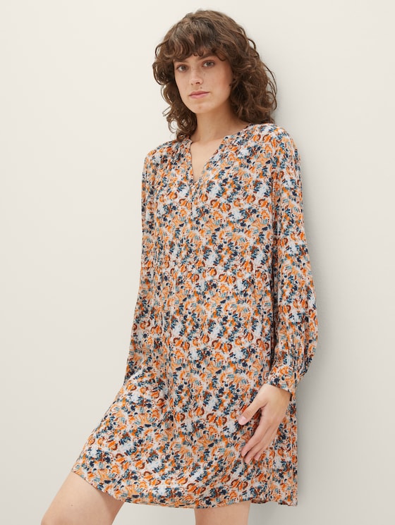 Midi dress with an all-over print