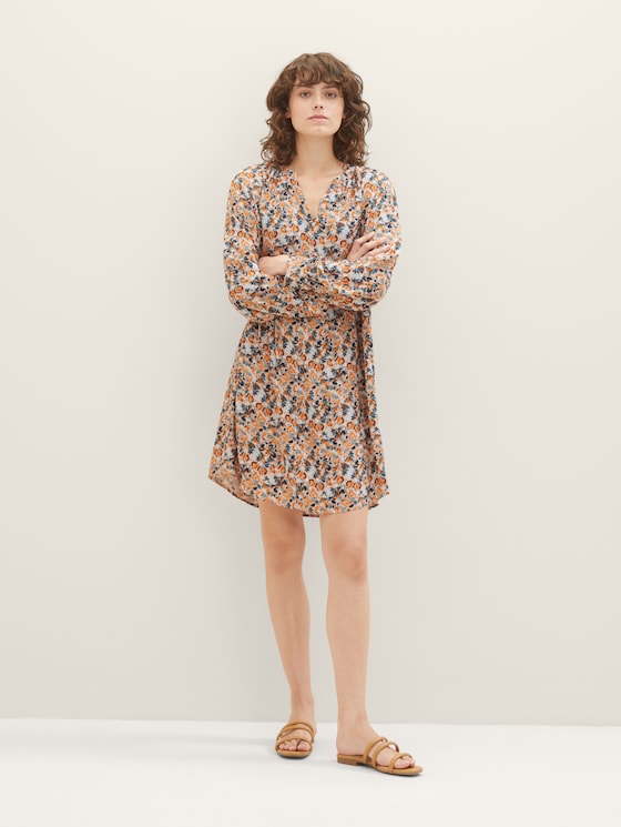 Midi dress with an all-over print