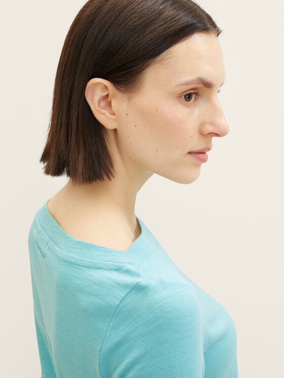 T-shirt with a submarine neckline