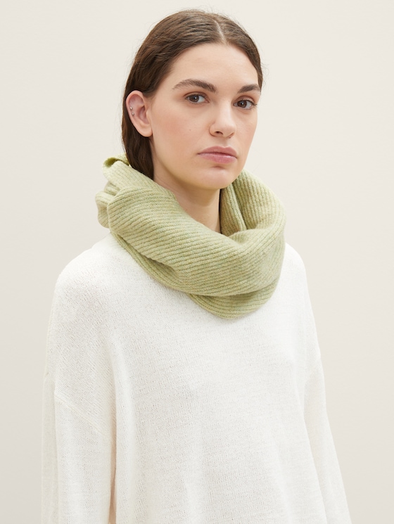 Loop scarf with recycled polyester