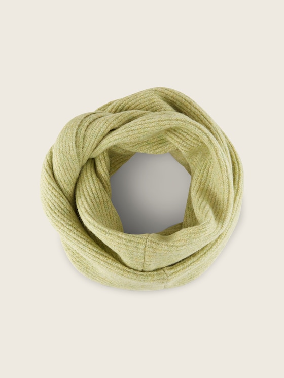 Loop scarf with recycled polyester