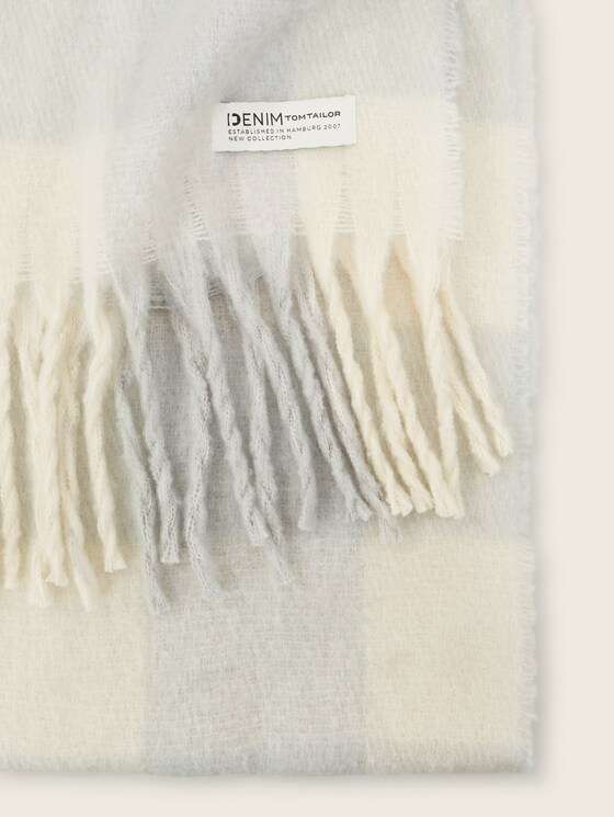 Sjaal gemaakt van gerecyclede polyamide vezels