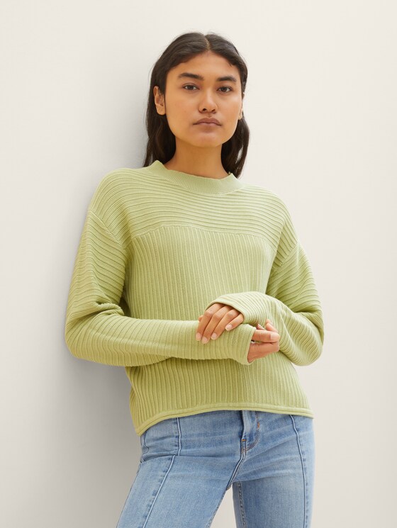 Sweater with texture