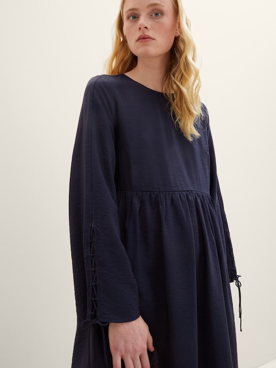Mini Kleid mit Schnürdetails