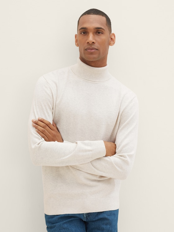 Basic knitted sweater with a turtleneck