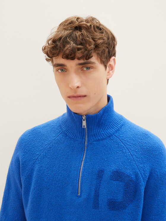 Knitted sweater with a troyer collar