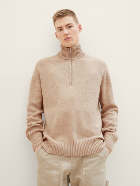Knitted sweater with a relaxed troyer