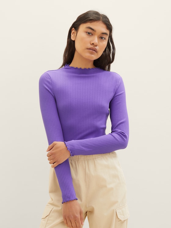 Long-sleeved shirt with a ribbed texture