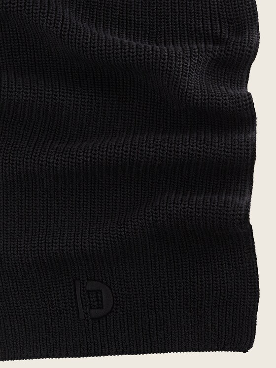 Écharpe tricotée basique