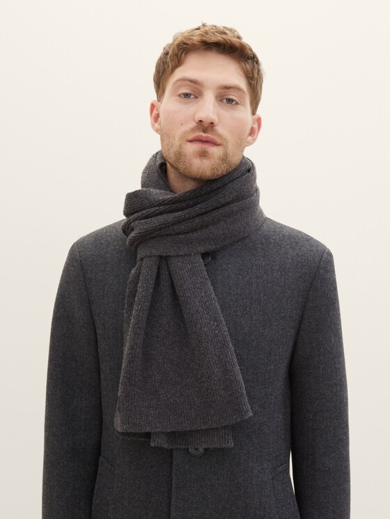 Knitted scarf in a melange look
