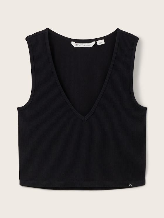 Cropped top with a V-neckline
