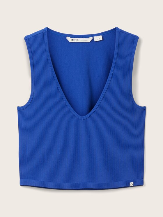 Cropped top with a V-neckline