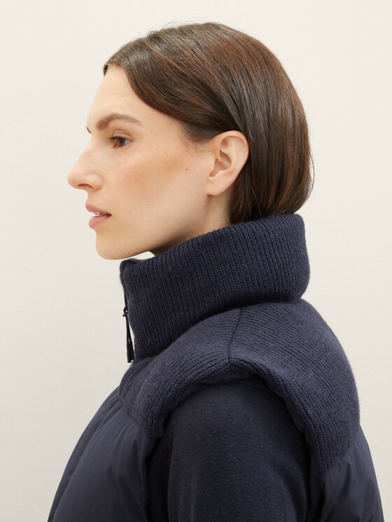Puffer vest with a stand-up collar