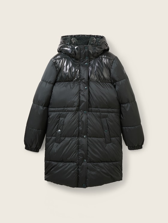 Puffer coat with a removable hood