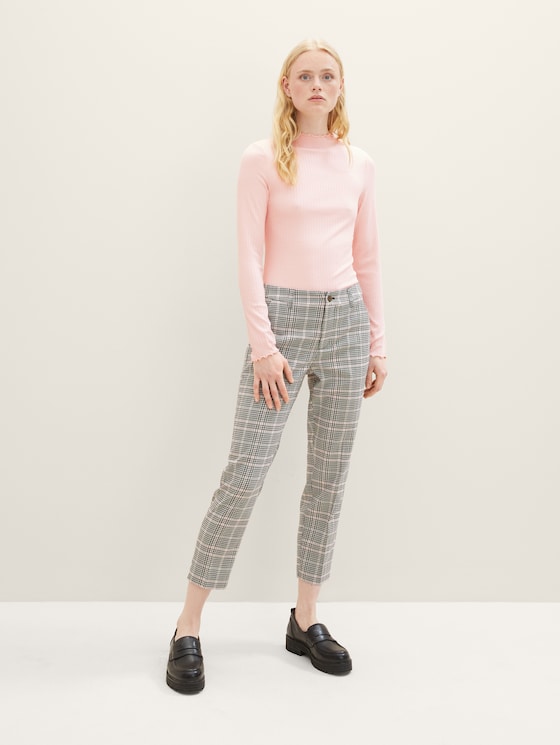 Trousers in a check pattern