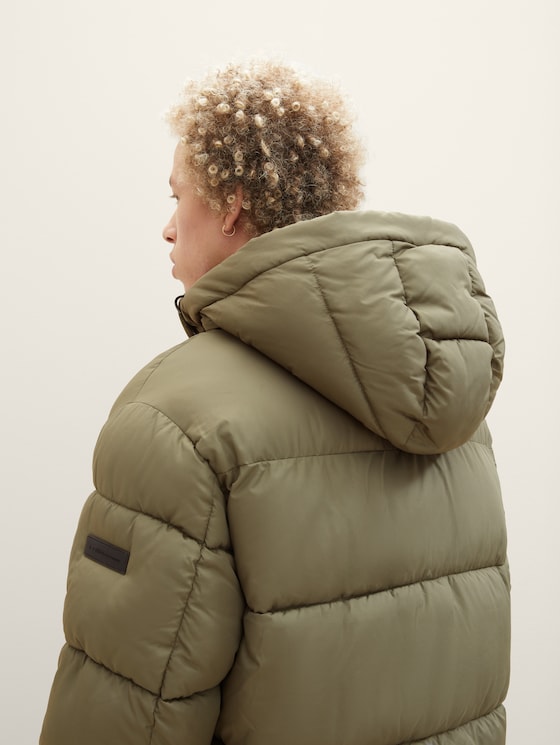 Puffer jacket with recycled polyester