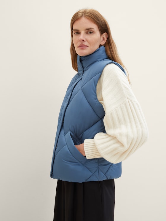 Puffer vest with recycled polyester