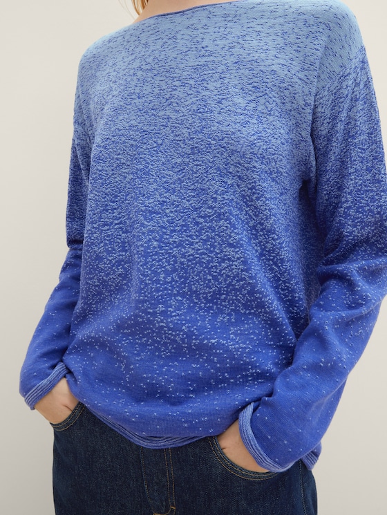 Knitted sweater with organic cotton