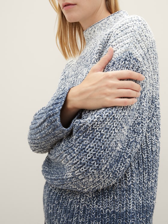 Knitted sweater with colour gradients
