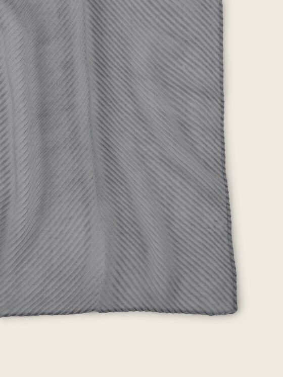 Pleated scarf with glitter
