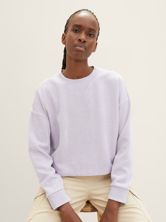 Cropped sweatshirt with a round neckline
