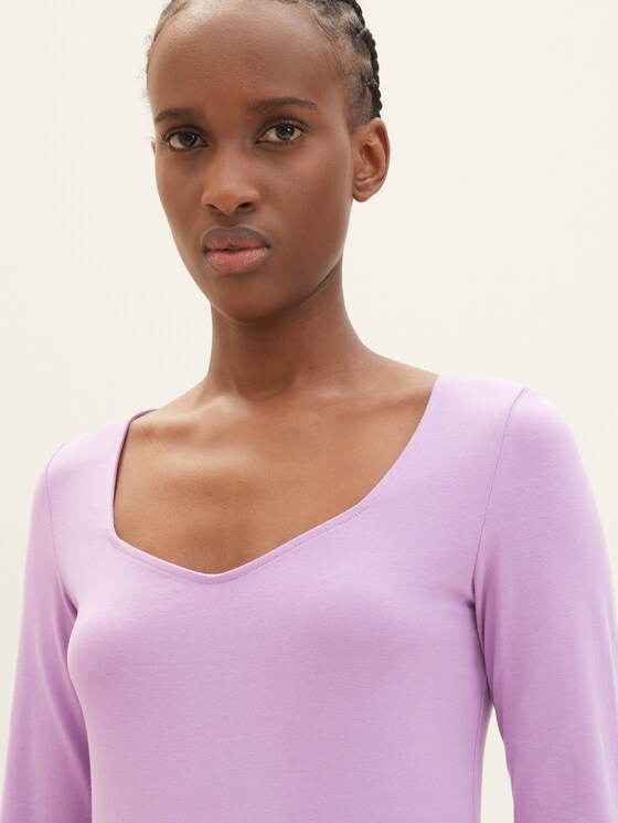 Long-sleeved shirt with a square neckline