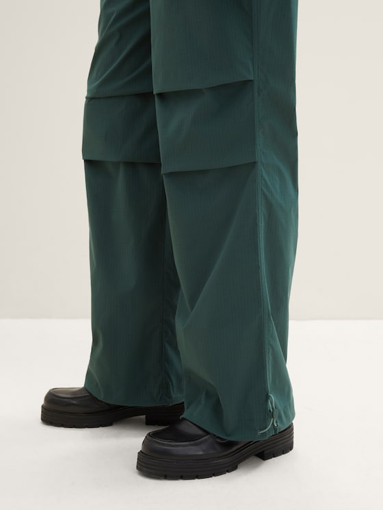Wide-leg parachute trousers