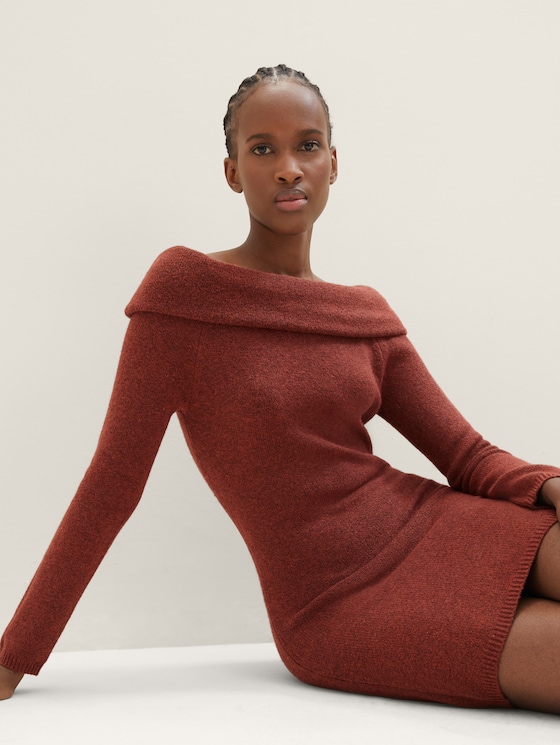 Knitted dress with recycled polyester