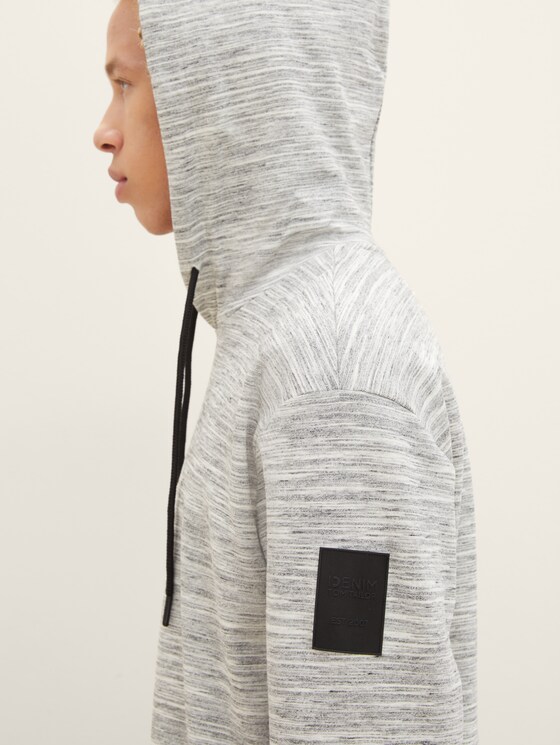 Long-sleeved shirt with a hood