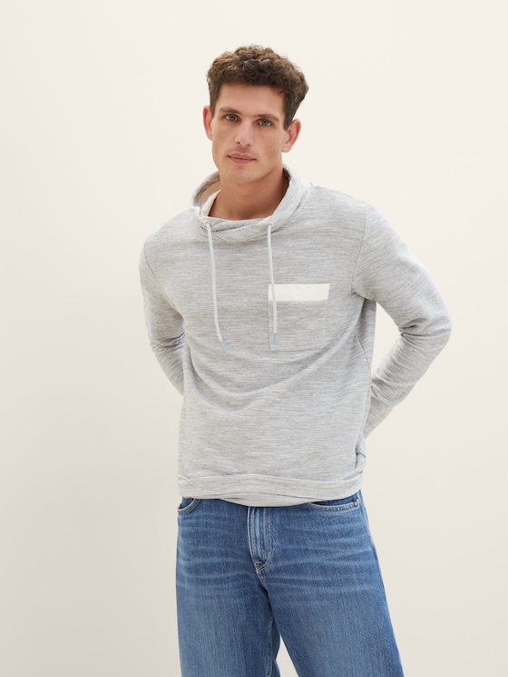 Long-sleeved T-shirt with a snood