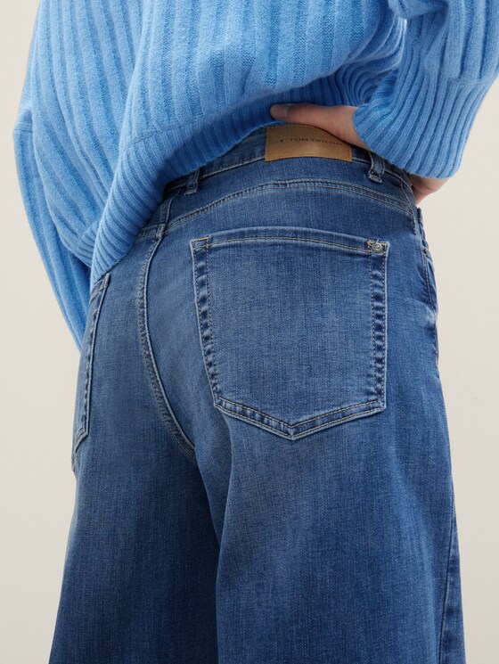Barrel-leg jeans