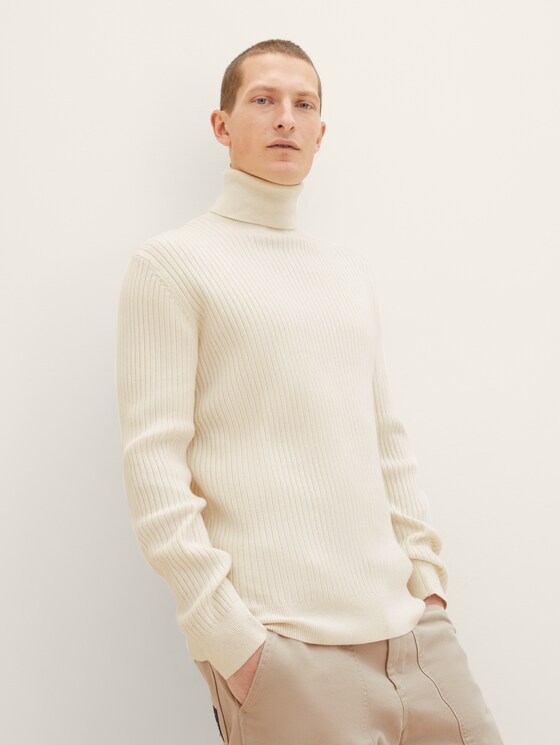 Turtleneck sweater with recycled polyester