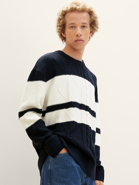 Relaxed knitted sweater