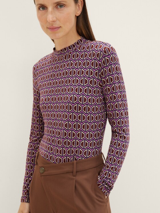 Patterned long-sleeved shirt with a stand-up collar