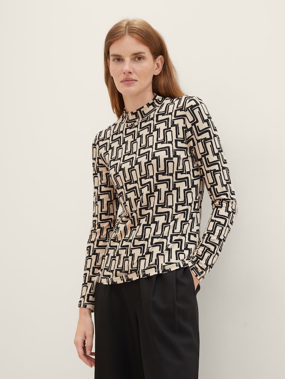 Patterned long-sleeved shirt with a stand-up collar