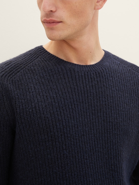 Knitted sweater with recycled polyester