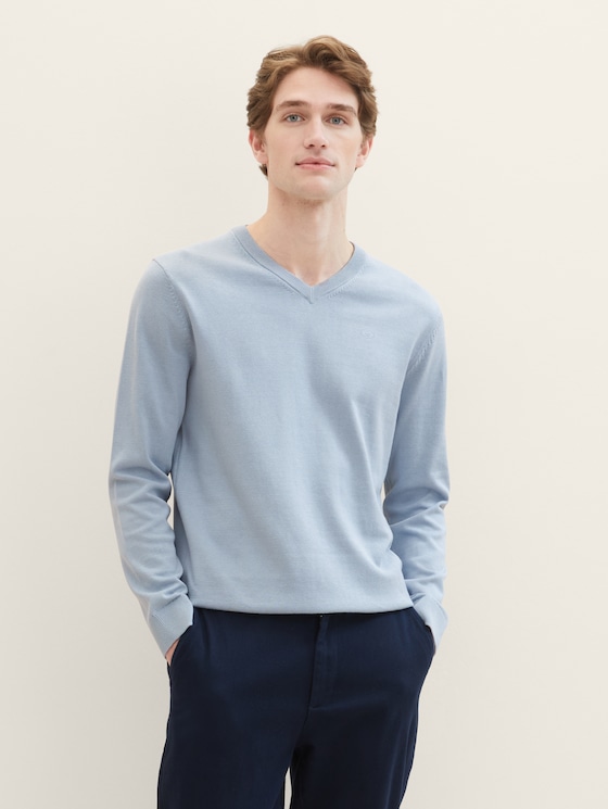 Knitted pullover with a V-neckline
