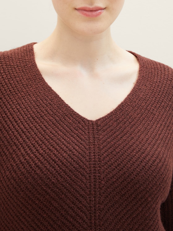 Plus - knitted sweater with a V-neckline