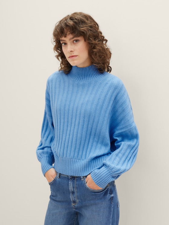 Knitted sweater in a ribbed texture